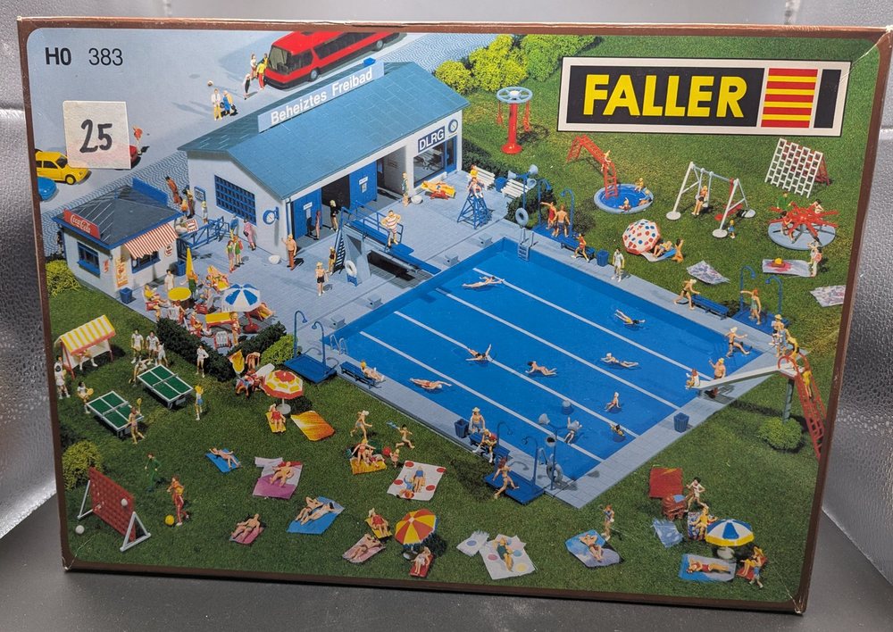 Faller Schwimmbad mit Funktion (383), Foto 1