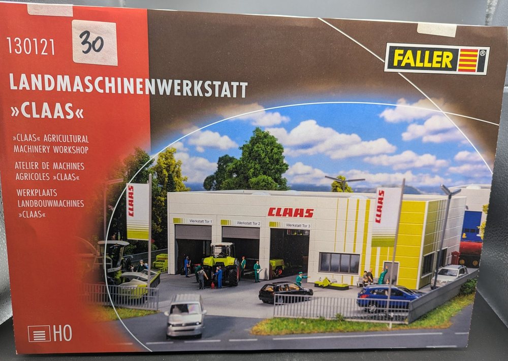 Faller Landmaschinenwerkstatt 'Claas' (130121), Foto 1