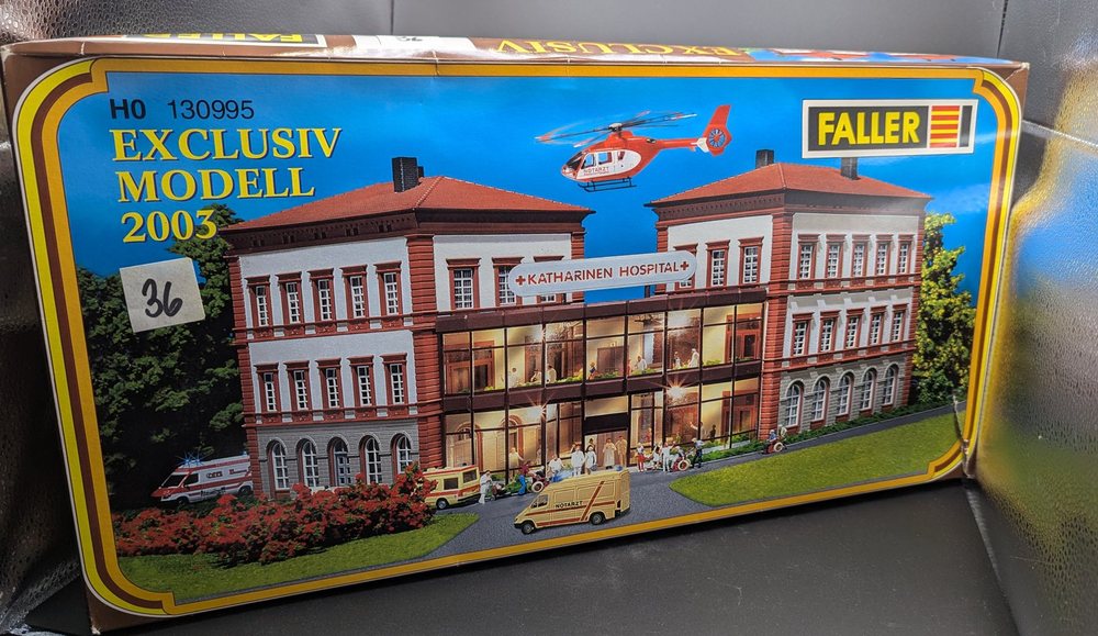Faller Exclusiv Modell 2003: Katharinen-Hospital (130995), Foto 1