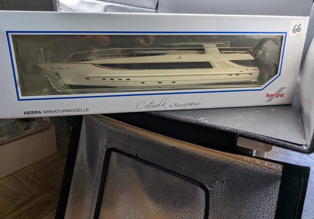 Herpa Luxusyacht 'Catwalk' by Kaiser Werft, Maßstab 1:87, Foto 1