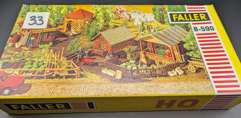 Faller Schrebergartenhäuschen und Kiosk (B-590)